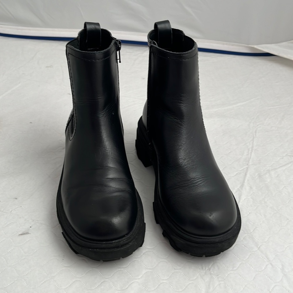 House of Harlow 1960 Righteous black chunky side zip boots